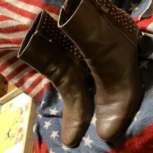 Tahari Ortley leather brown booties they are in great shape